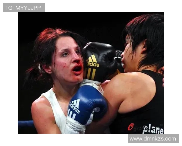 曾重达 238 公斤的 UFC 新星首秀 KO 对手，血溅说明席